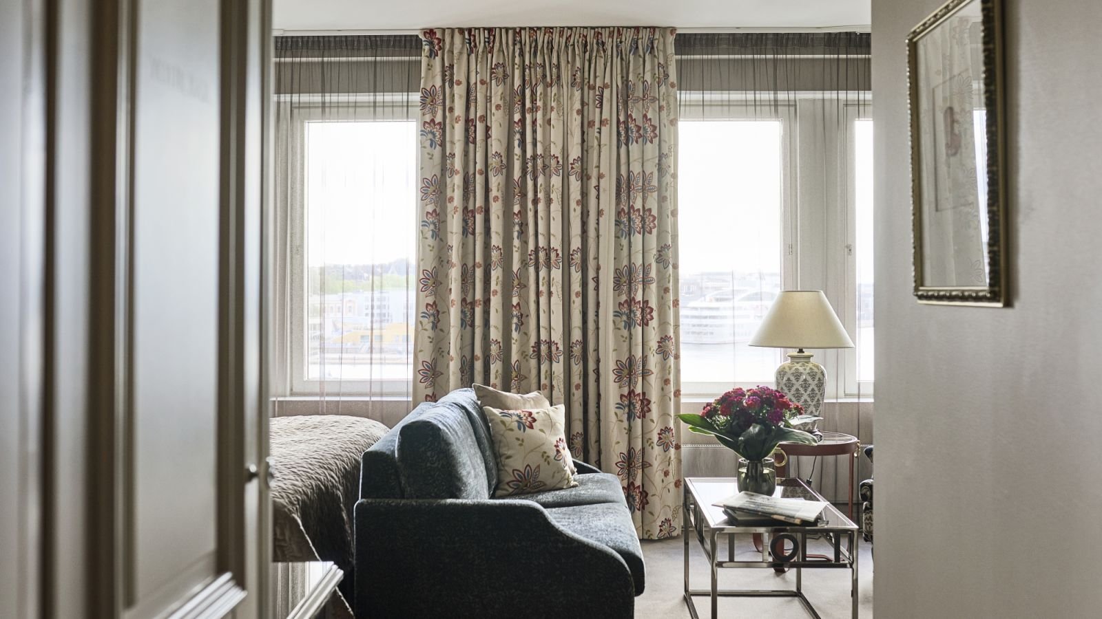 Hotel_Haven_Guestroom_Grand_Deluxe_Harbour_Seaview-_006.jpg_180802_170901